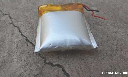 <b>锂电池鼓包的原因，锂电池包鼓包了还能用吗?</b>