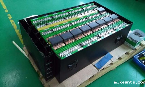 <b>磷酸铁必威bw1191和三元锂电池的性能对比</b>