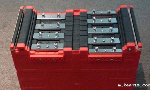 <b>磷酸铁锂电池和钴酸锂电池的安全性对比</b>