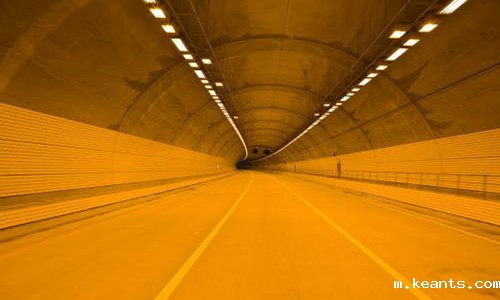 <b>UPS电源守护高速公路隧道照明和安全供电</b>