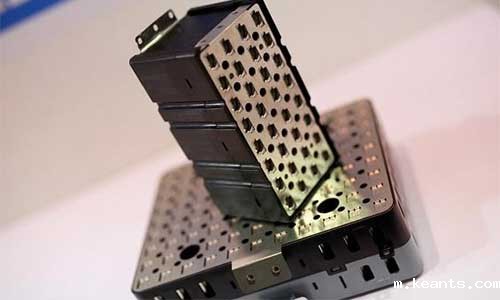 <b>三元锂电池材料指的是哪三种元素</b>