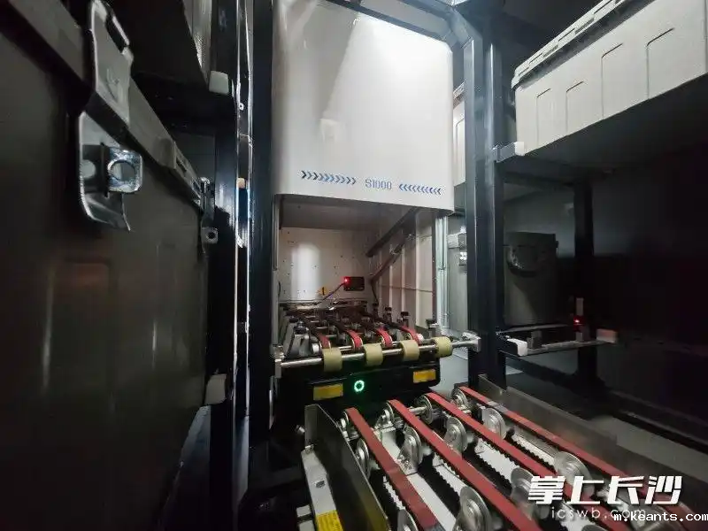 移动押运机器锂电池