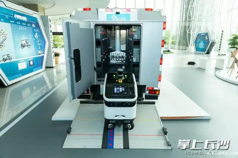 移动押运机器锂电池